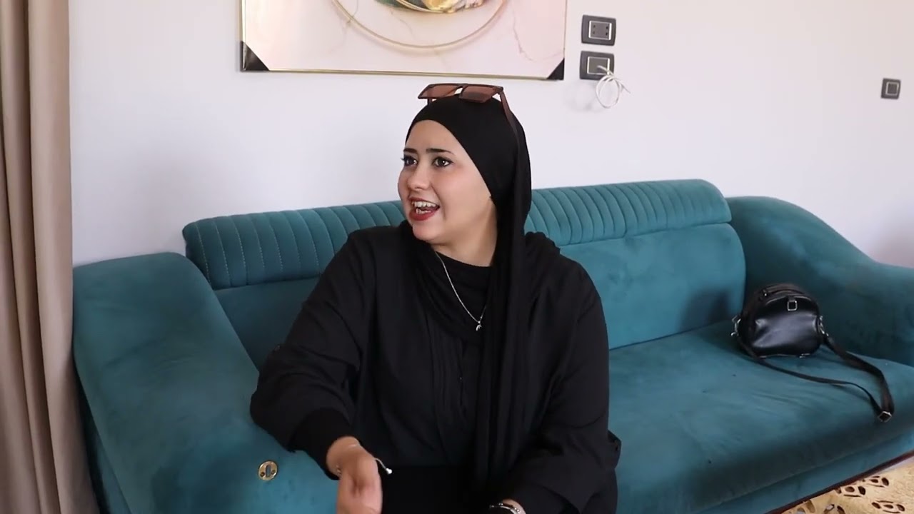 اكتشف ان أبوه بيشتغل خدام عند مراته 