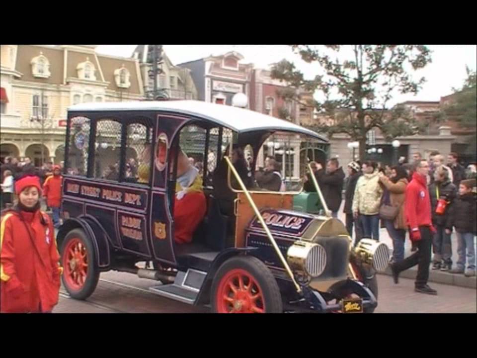 Disneyland Paris - Character Parade (alternative Disney Dance Express) (January 2012)