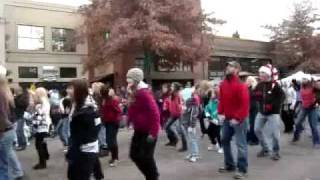 Flash Mob Christmas Parade 2009 Bend Or.mp4