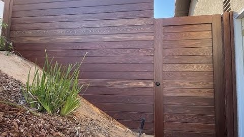 HORIZONTAL modern fence (on a slope)