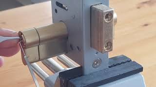 (55) x-gel lock picked and plug spinner used