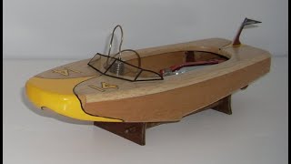 Herkimer 'OK' CO2 motor in vintage Squirt boat