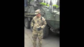 В Молдавии солдатам НАТО раздали георгиевские ленточки