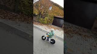 Дамир в свои 2 года и 8 месяцев сам управляет электро вело бегом #кириллсириус