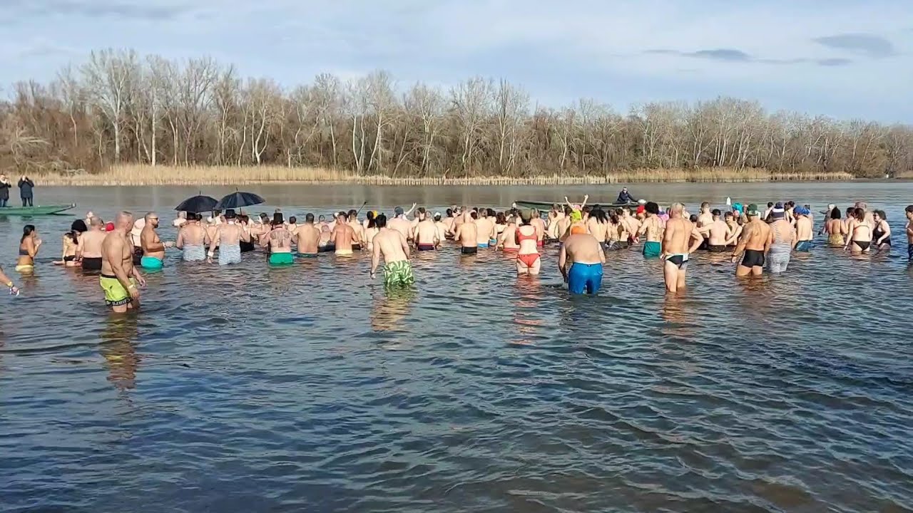 Valentin-napi jeges fürdőzés Tiszafüreden