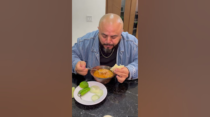 Papá millonario, comiendo sopa de fideo