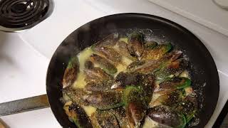 Quick and Easy New Zealand Mussels in Garlic Butter