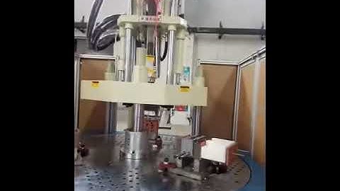 rotary table vertical injection moulding machine