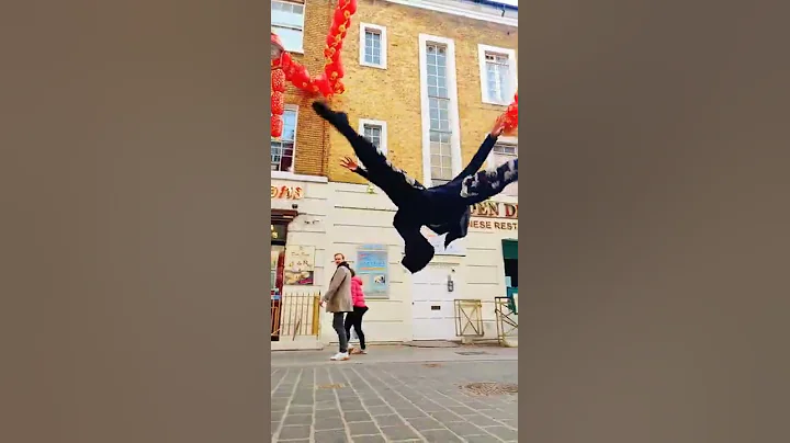 讓外國朋友在倫敦中國城認識中國舞。Let foreign friends know Chinese dance in London Chinatown. - 天天要聞