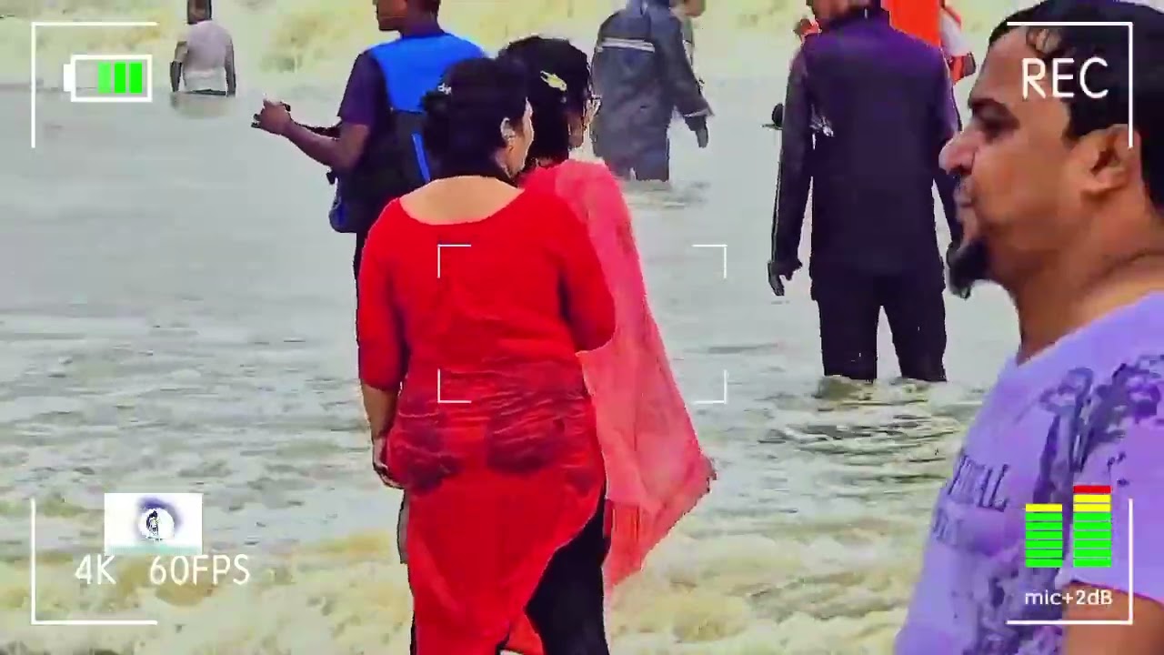 কক্সবাজারের সাতারের গরম দৃশ্য মনোমুগ্ধকর 