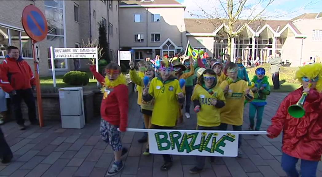 Carnavalstoet van de Centrumschool en de KlimOp