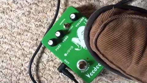 Joyo Voodoo Octave On Fender Jazz-bass (FUZZ)