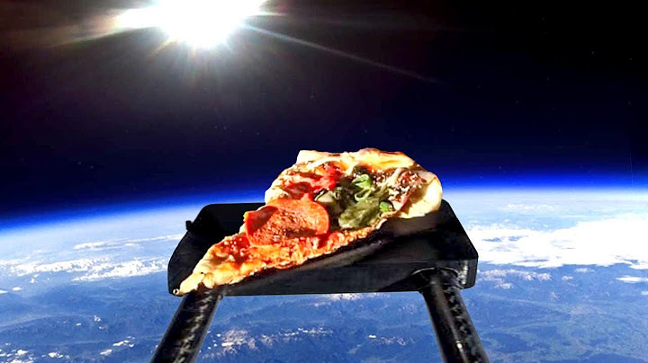 J'ai envoyé une part de pizza dans l'espace, puis je l'ai mangée.