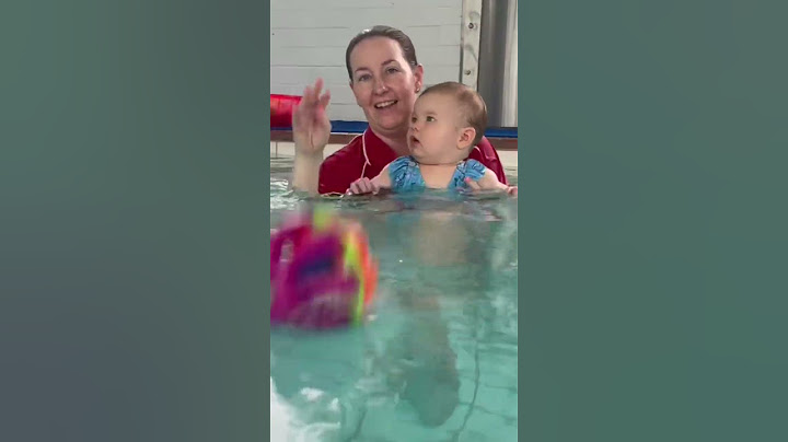Kicking For Baby Swimming #happybaby #waterplay #sensoryplay #babyswimming #swimmingpool