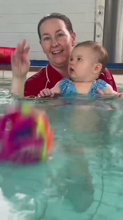 Kicking For Baby Swimming #happybaby #waterplay #sensoryplay #babyswimming #swimmingpool