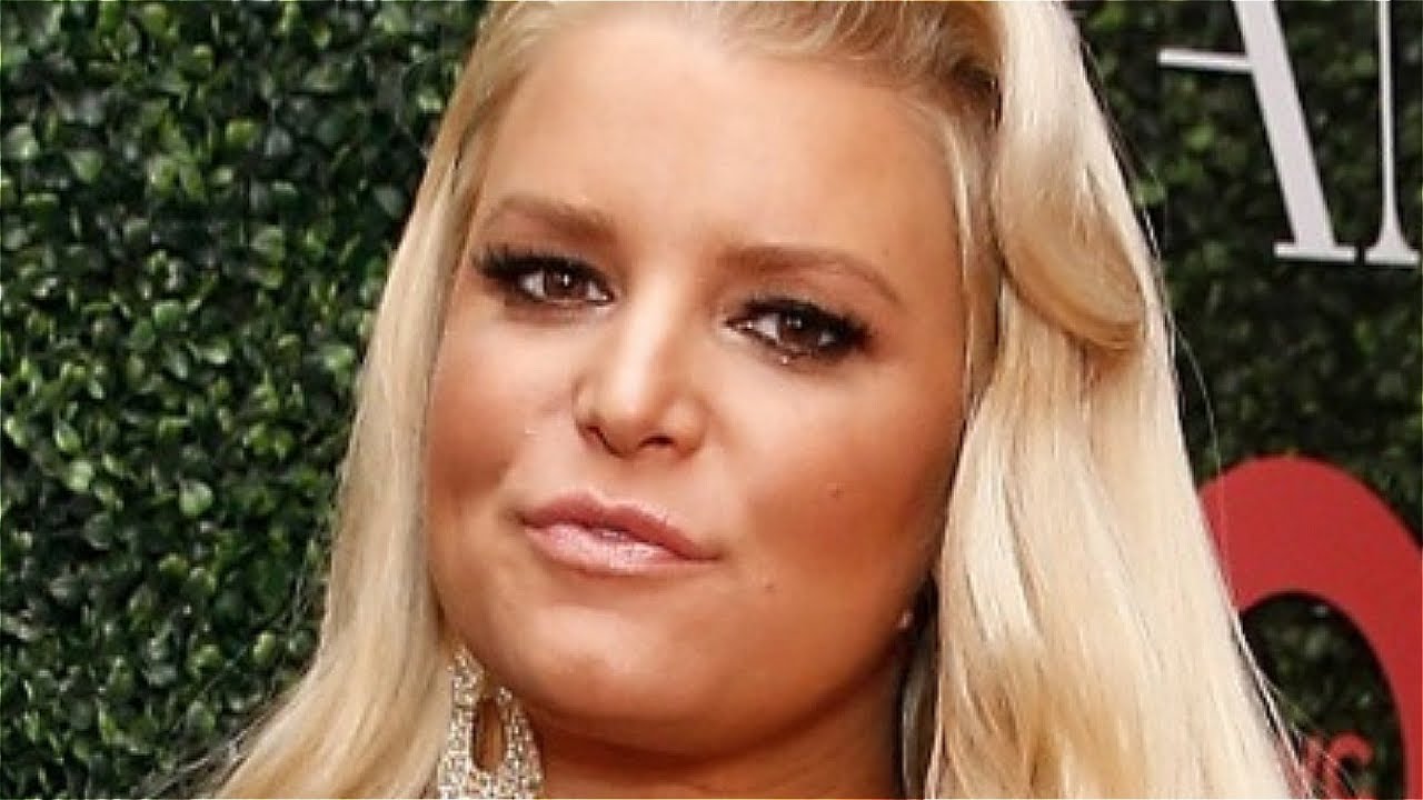 A pregnant Jessica Simpson asks fans to remedy swollen foot in Instagram photo ...