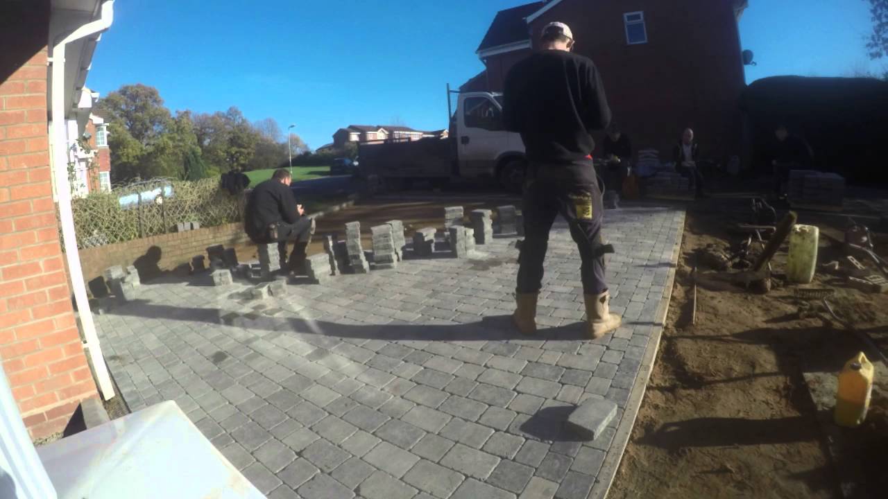 JS Services installing Bradstone woburn rumbled paving