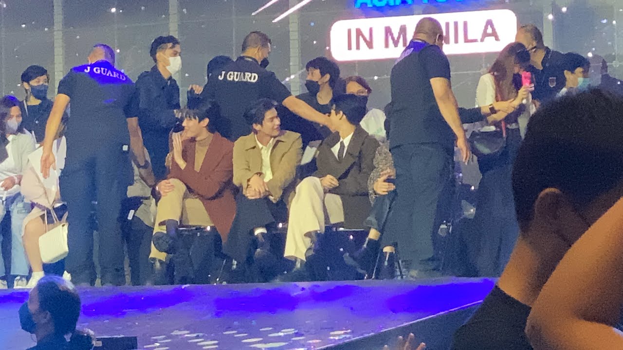 [221119] Photo group time 📸 #ShootingStarinManila #ShootingStarAsiaTour