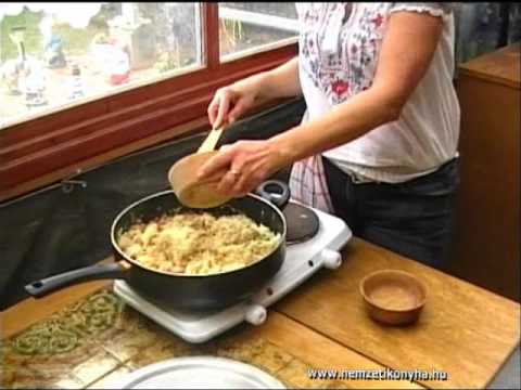 Video: Sauerkraut At Bacon Dumplings