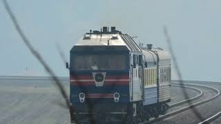 ТЭП70-0057 с хозяйственным поездом