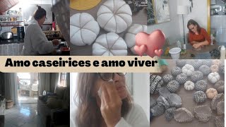 Caseirices que amo: me cuidar, cuidar da família, limpar, arrumar a casinha, fazer artesanato, viver