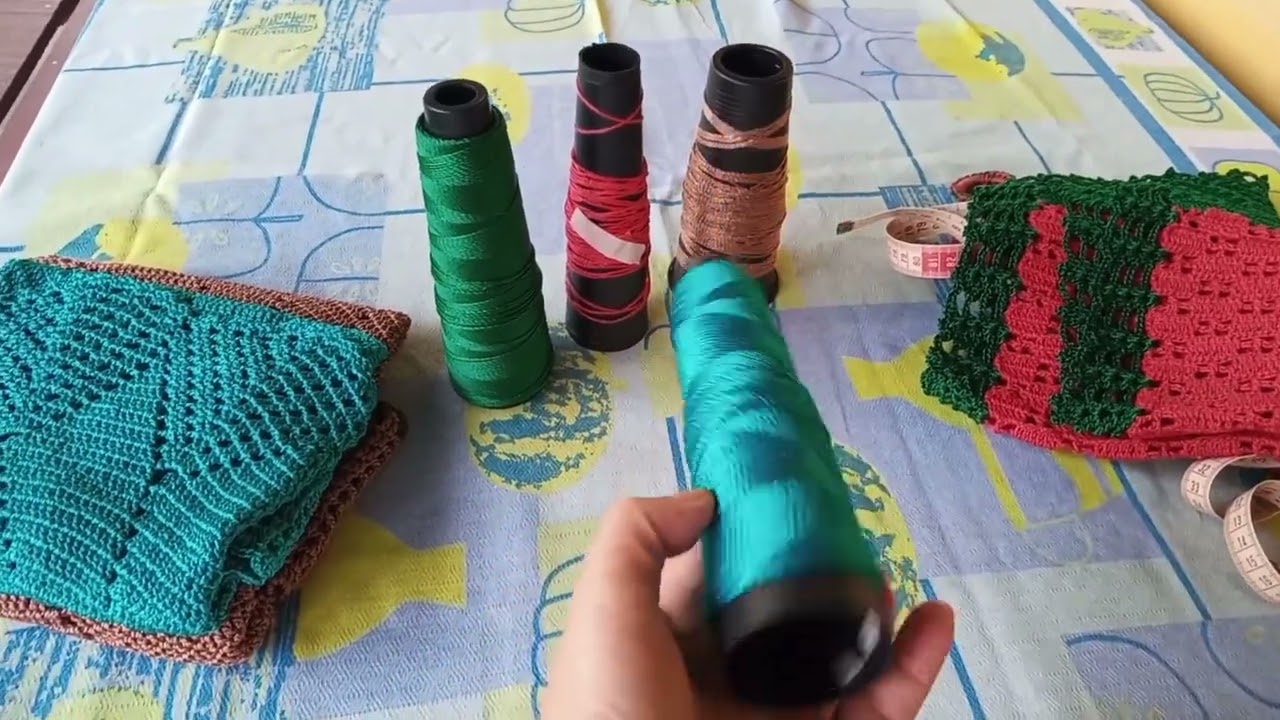 Fiz vários  modelos lindos de centros de mesa com sobras de fio de seda ( polipropileno ) #crochet