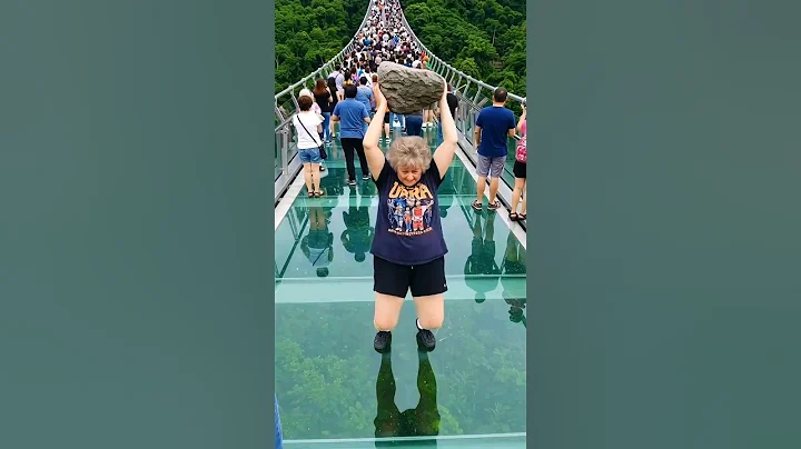 Imagine being on this glass bridge when it starts to collapse… 😨 ⚠️ AI-generatedRead more