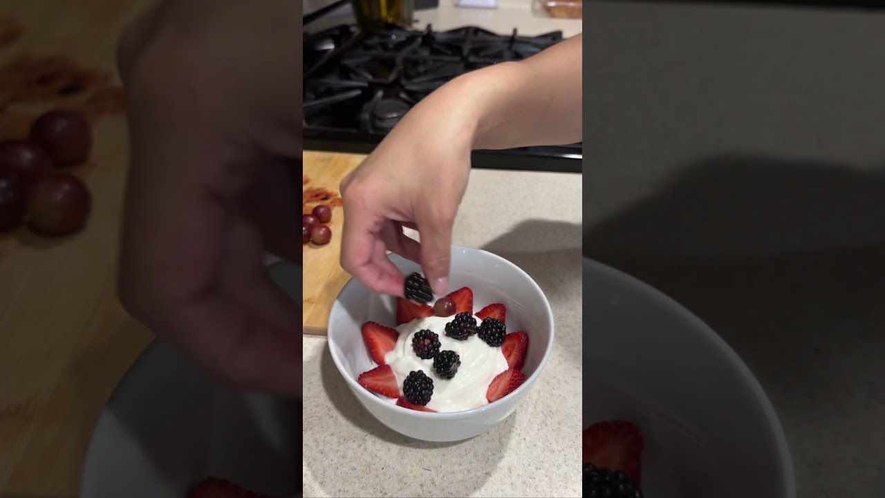Pre Workout Snack Berries Greek Yogurt 19g Protein 