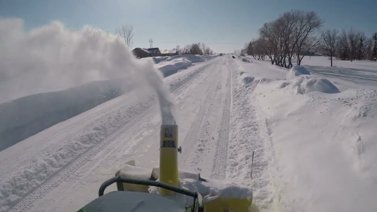 1025R SNOW BLOWING
