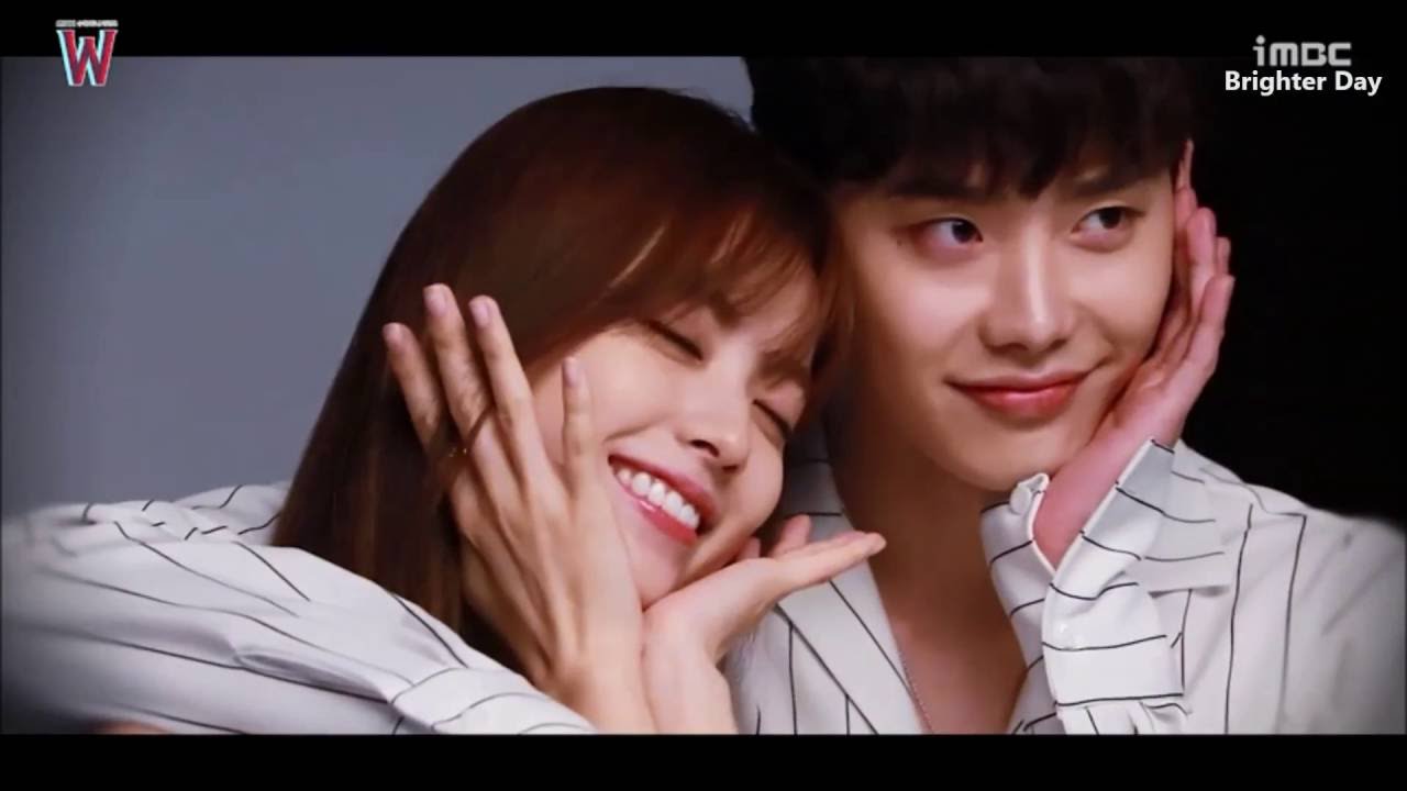 Lee Jong Suk & Han Hyo Joo Sweet Moments - Because of you (2)
