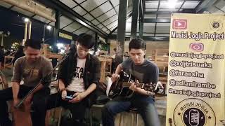 Zona nyaman cover teri suaka suara artis