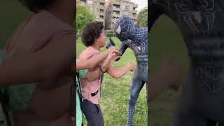 شوفو سبايدر مان خد الكوره من اطفال 😢 || سبايدر مان spider man