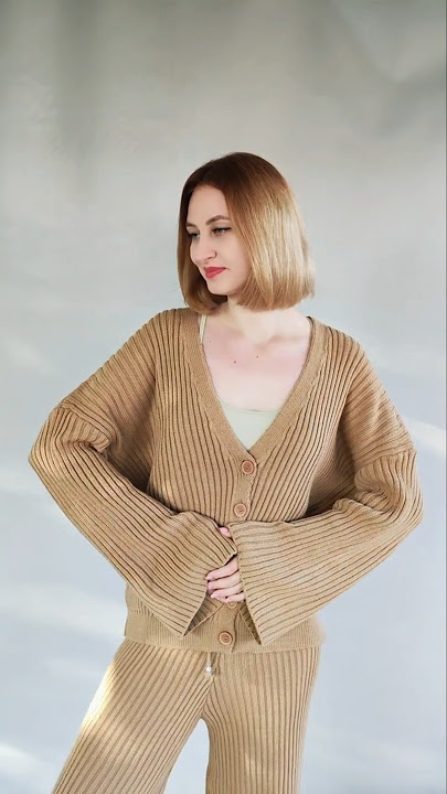Теплий та стильний в'язаний костюм крою oversize з кардиганом та широкими брюками з високою посадкою