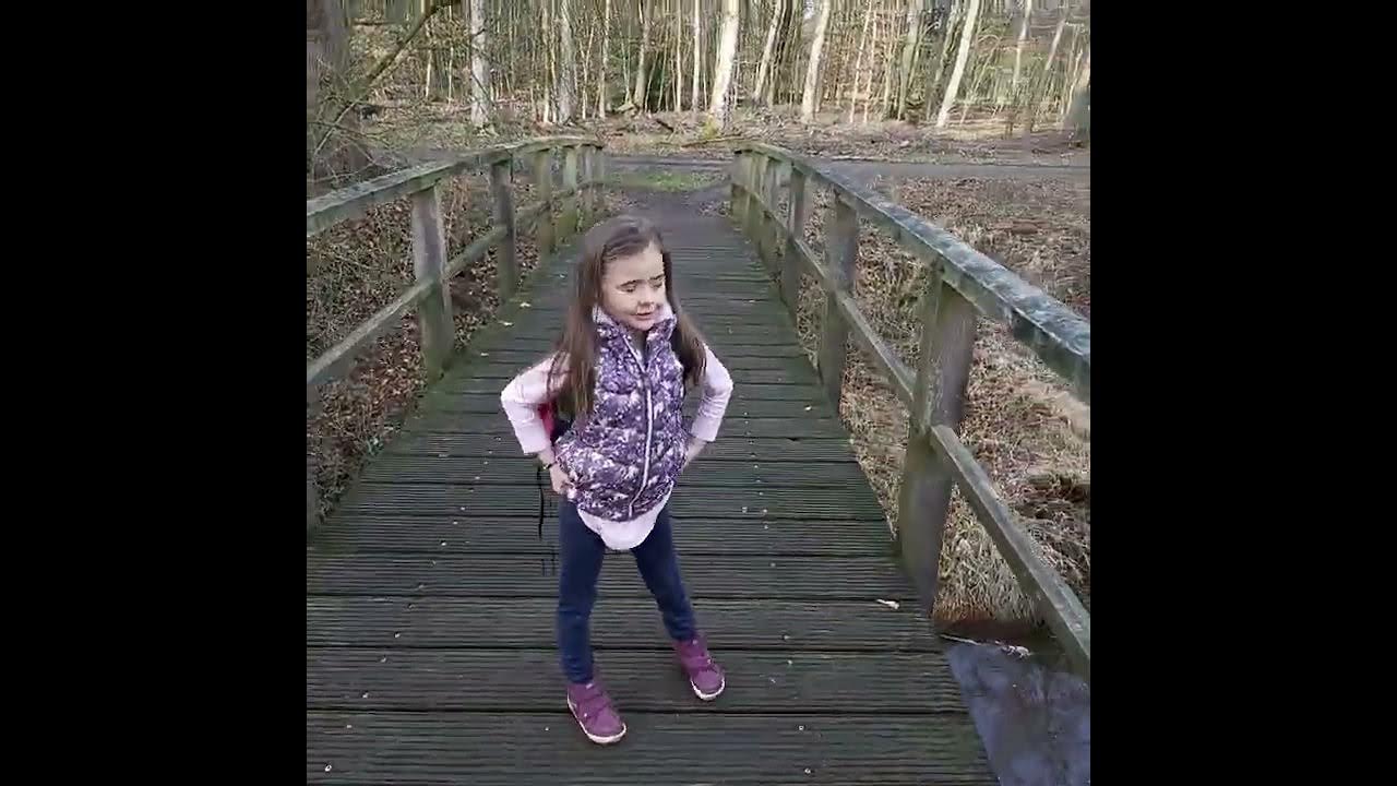 Анна-Ліза на мостику. - YouTube