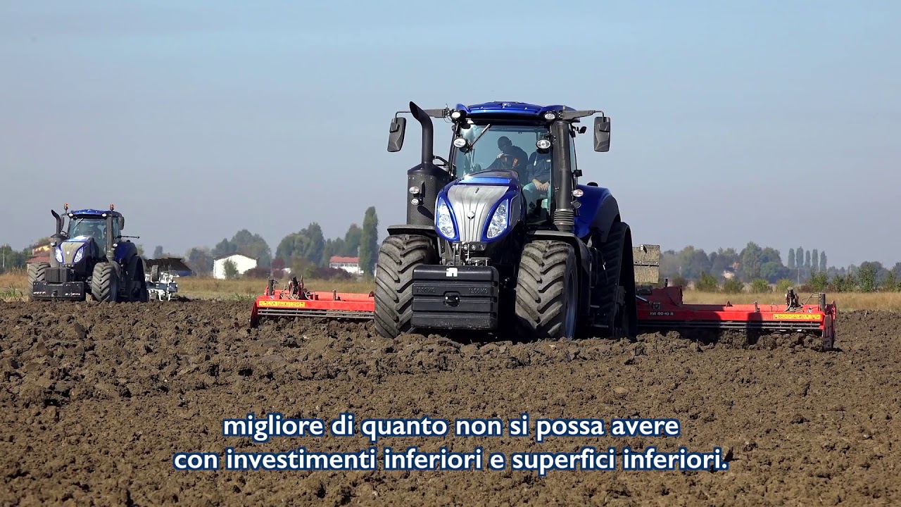 tractor tires Scendono in campo tre New Holland T8 SmartTrax™