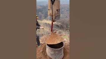 Pile foundation soil extraction helper: cylindrical soil grabber