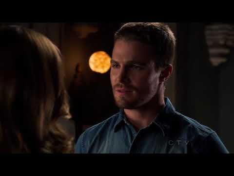 arrow---s1-ep5-:-oliver-and-laurel-first-kiss-scene