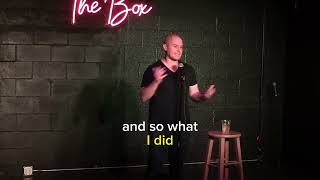 Comedian battles hecklers about going bald