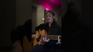H.E.R - Find a way (acoustic version) .. H.e.r plays the guitar like a genius..