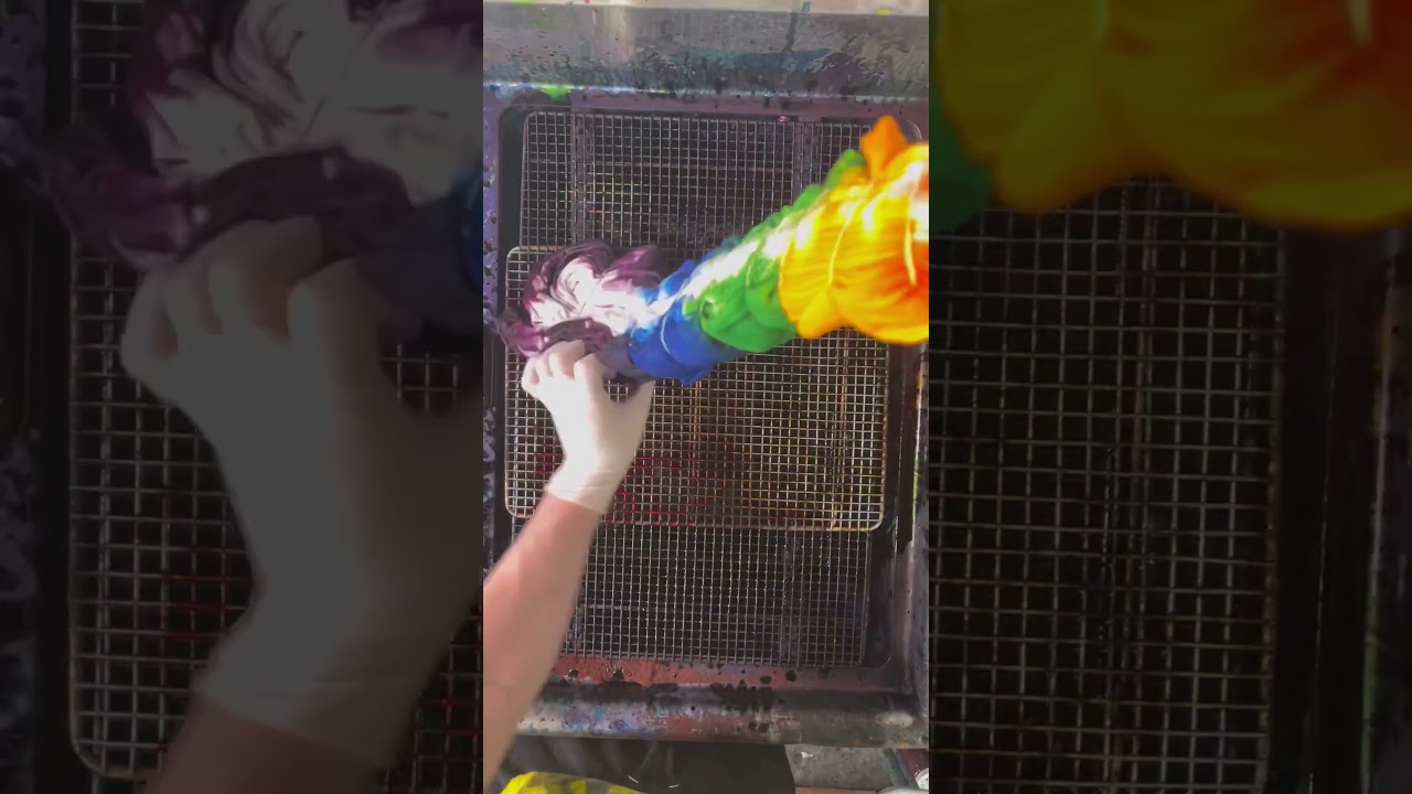 Watch me make a cool tie dye hoodie! 