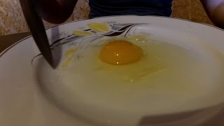 Как проверить яйца на свежесть Деревенский лайфхак Нескучная жизнь в деревне