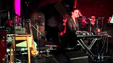 Nadine Shah - Cry Me A River (Live at St. Bartholo...