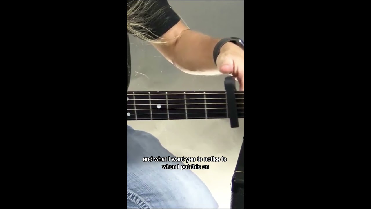 How To Use A Capo Shortsviral Short Shorts Guitarzoom Stevestine