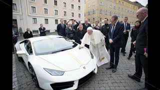 El Vaticano posee la cantidad de dinero suficiente para acabar con la pobreza mundial dos veces?