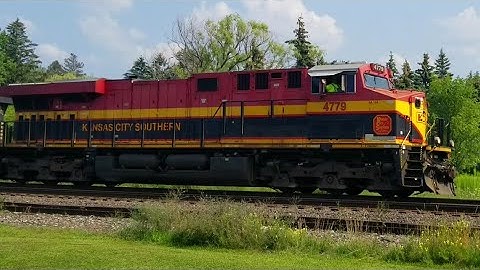 The Same 2 Engines On 2 Different Trains! CSX and BNSF Trains Meet! We Get a Wave From KCS Engineer!