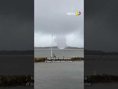 Passagem de ciclone provoca chuvas intensas, ventos de até 100 km/h e rastro de destruição #shorts