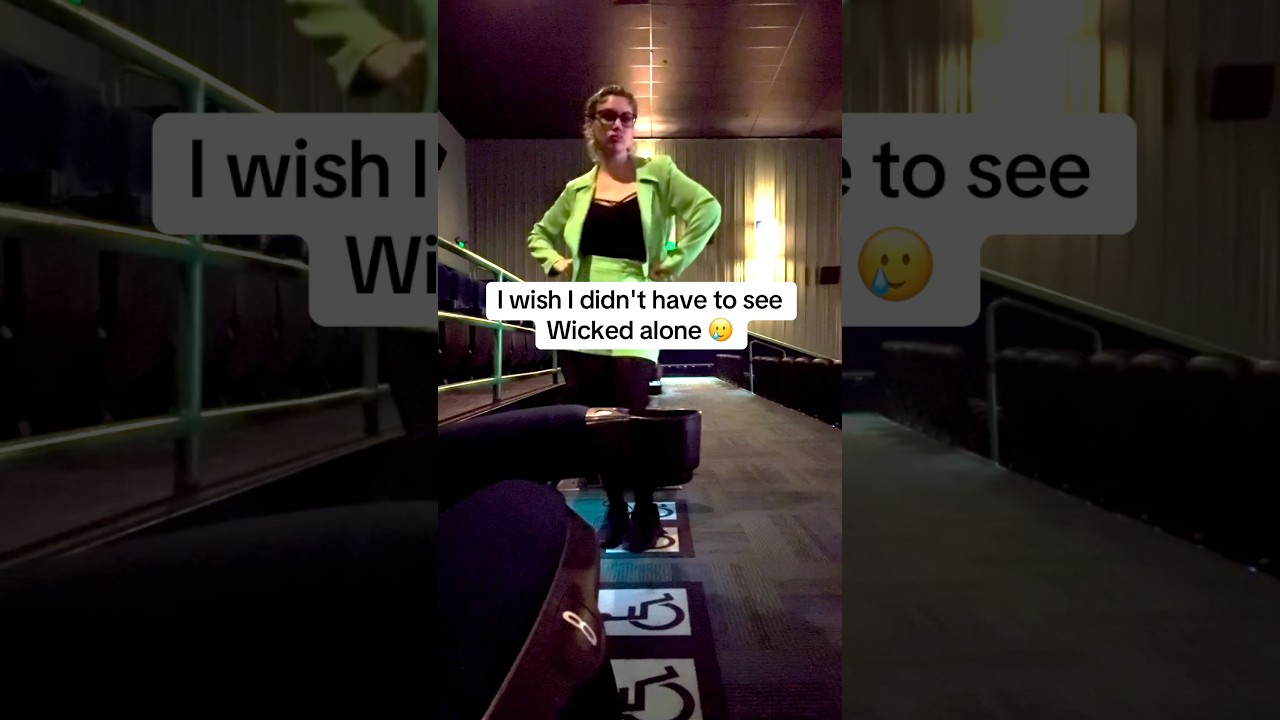 🩷💚 pink goes good with green! 💚🩷 #wickedmusical #wickedmovie #tearschallenge
