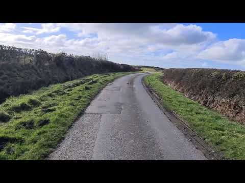 Walking in the Anglesey countryside, Wales | Cerdded yn nghefn gwlad Ynys Môn, Cymru