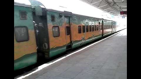 12249 Howrah - New delhi Yuva express with wap4 22404