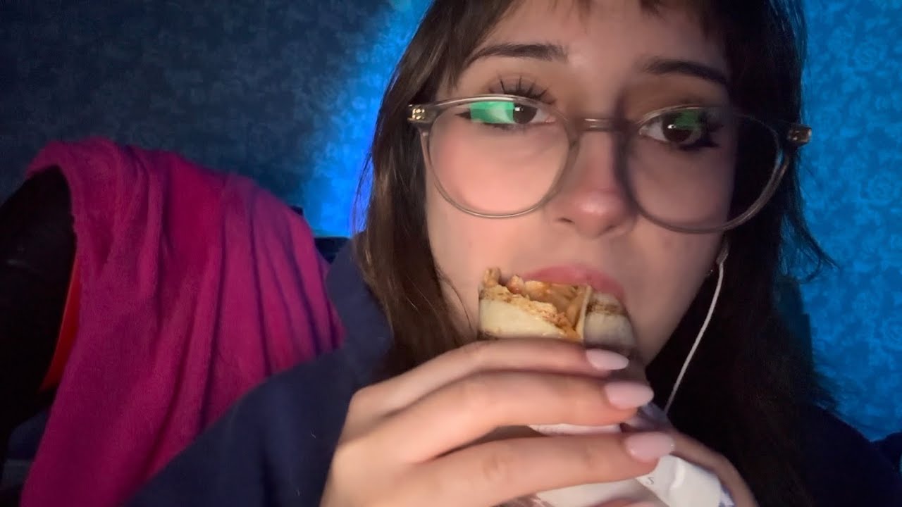 Asmr Mukbang Eat with me while I ramble 🍴